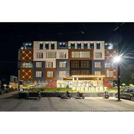 Hotel Shivay President Уджайн Екстериор снимка