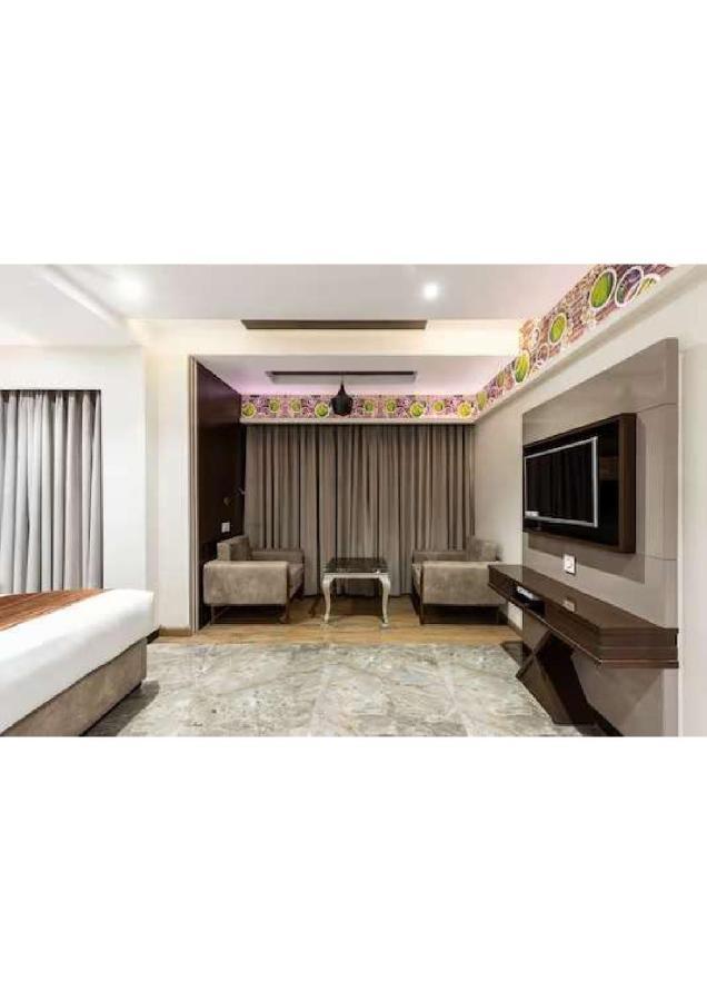 Hotel Shivay President Уджайн Екстериор снимка