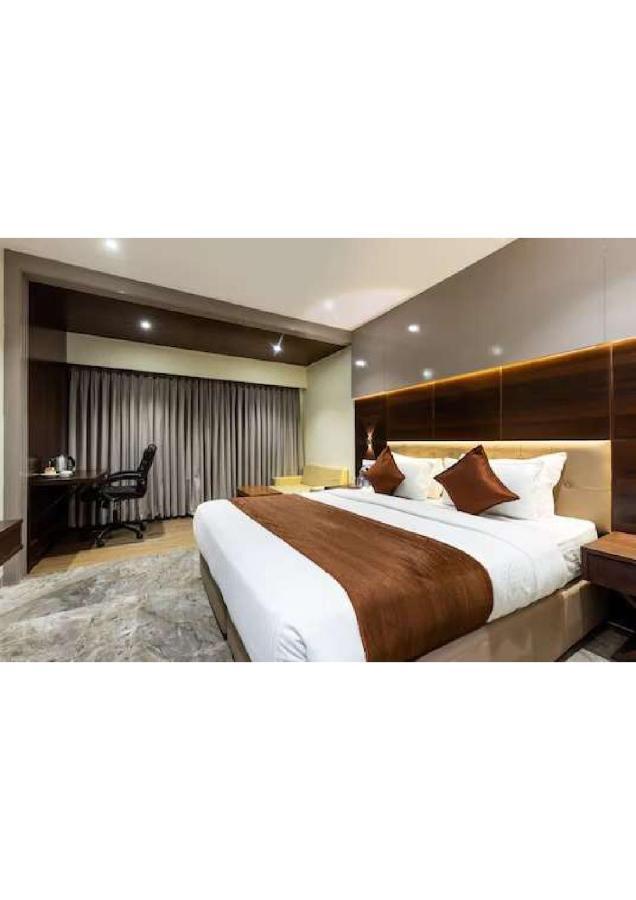 Hotel Shivay President Уджайн Екстериор снимка